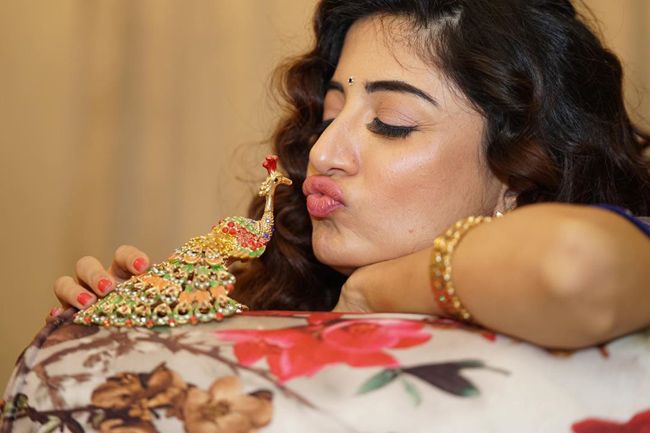 Poonam kaur Latest Instagram Pictures